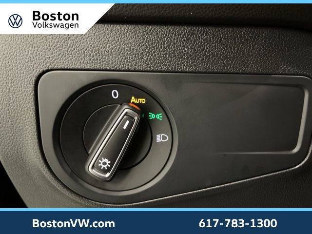 Used 2024 Volkswagen Tiguan SE w/ Panoramic Sunroof Package image 20