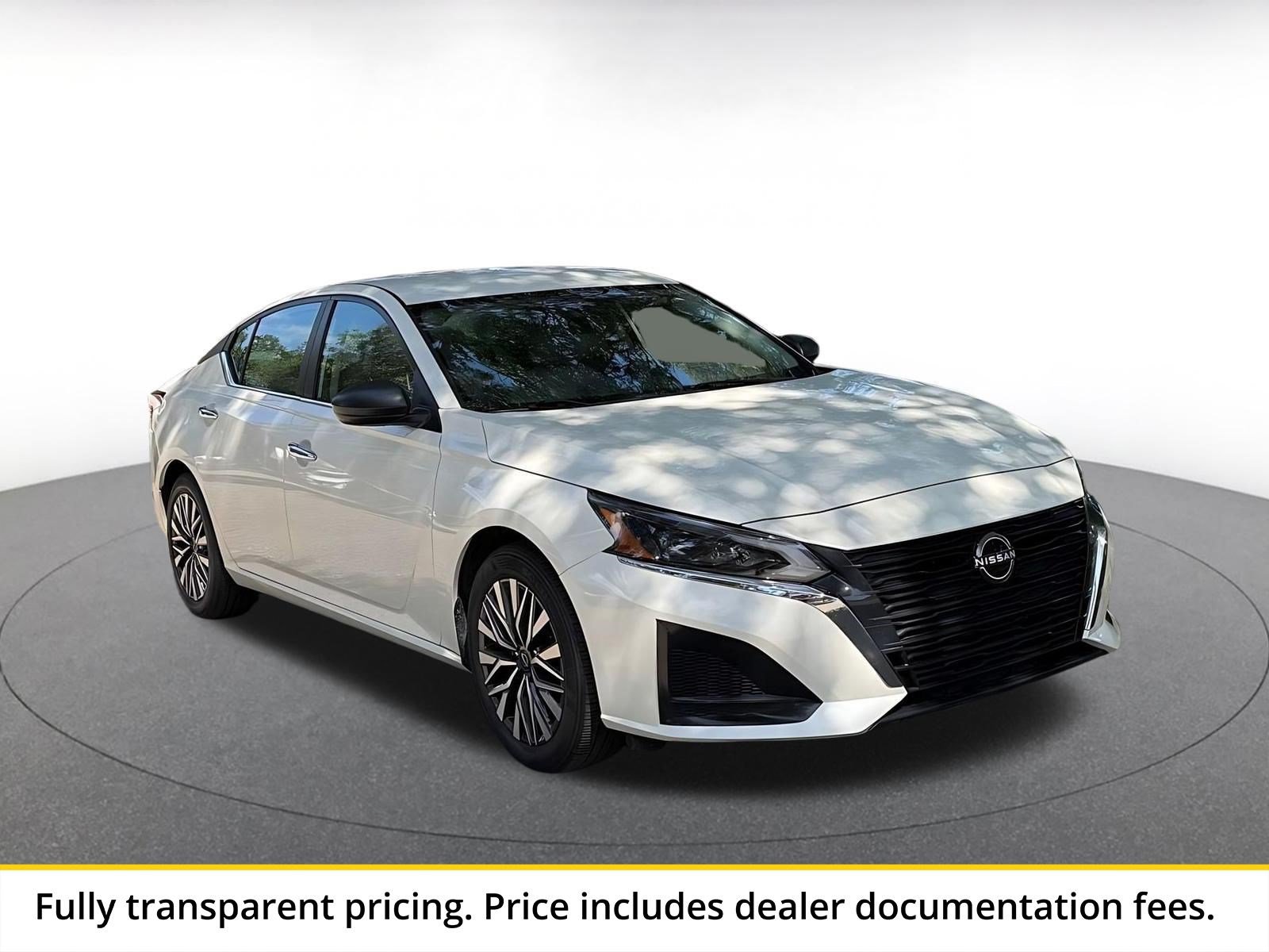 Used 2025 Nissan Altima 2.5 SV FWD image 1