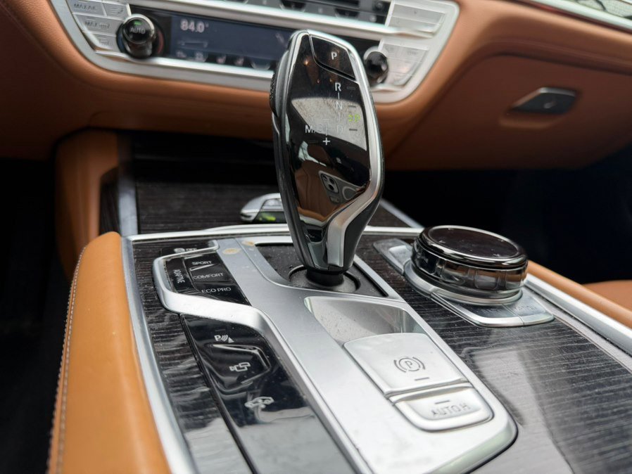 Used 2017 BMW 750i xDrive AWD/4WD image 12