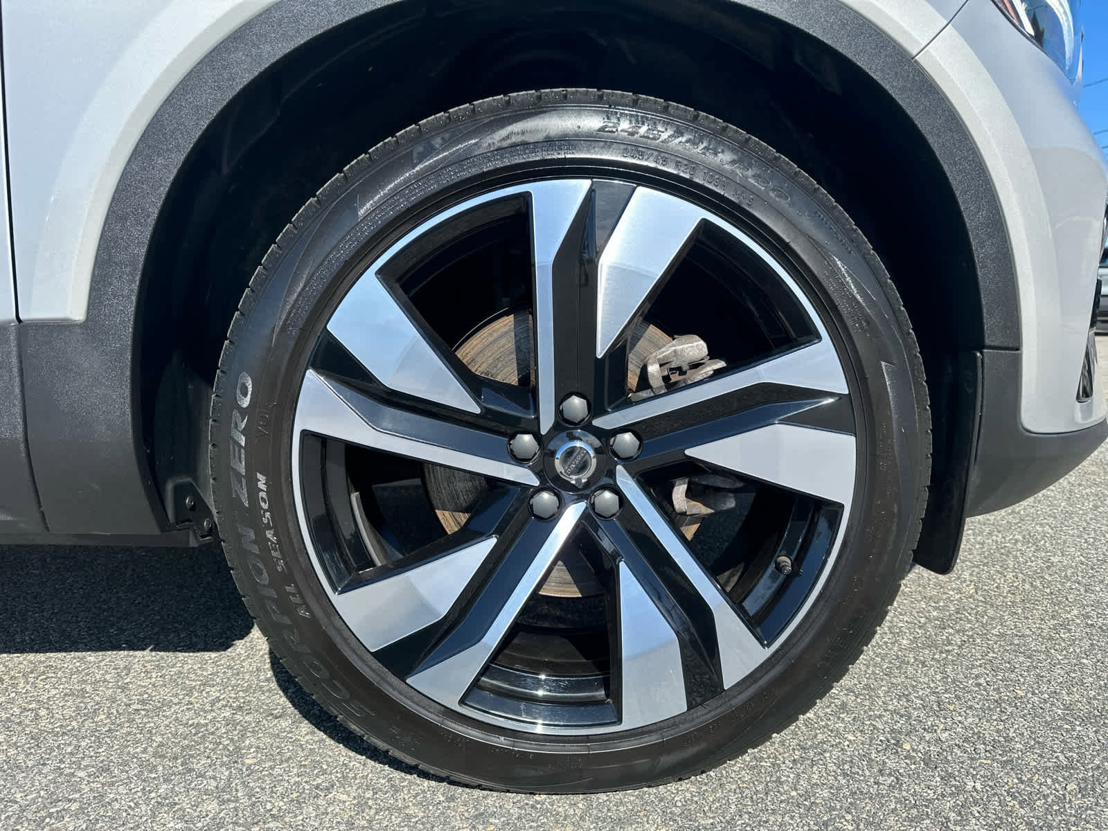 Used 2023 Volvo XC40 B5 Plus w/ Climate Package image 5