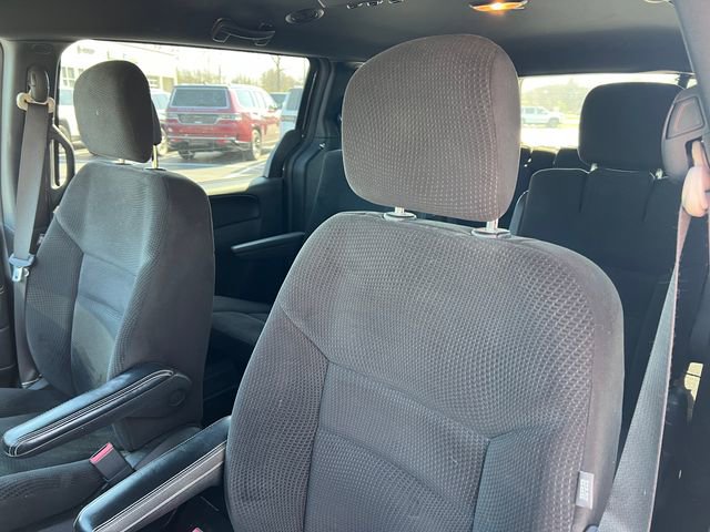 Used 2017 Dodge Grand Caravan SE FWD image 12