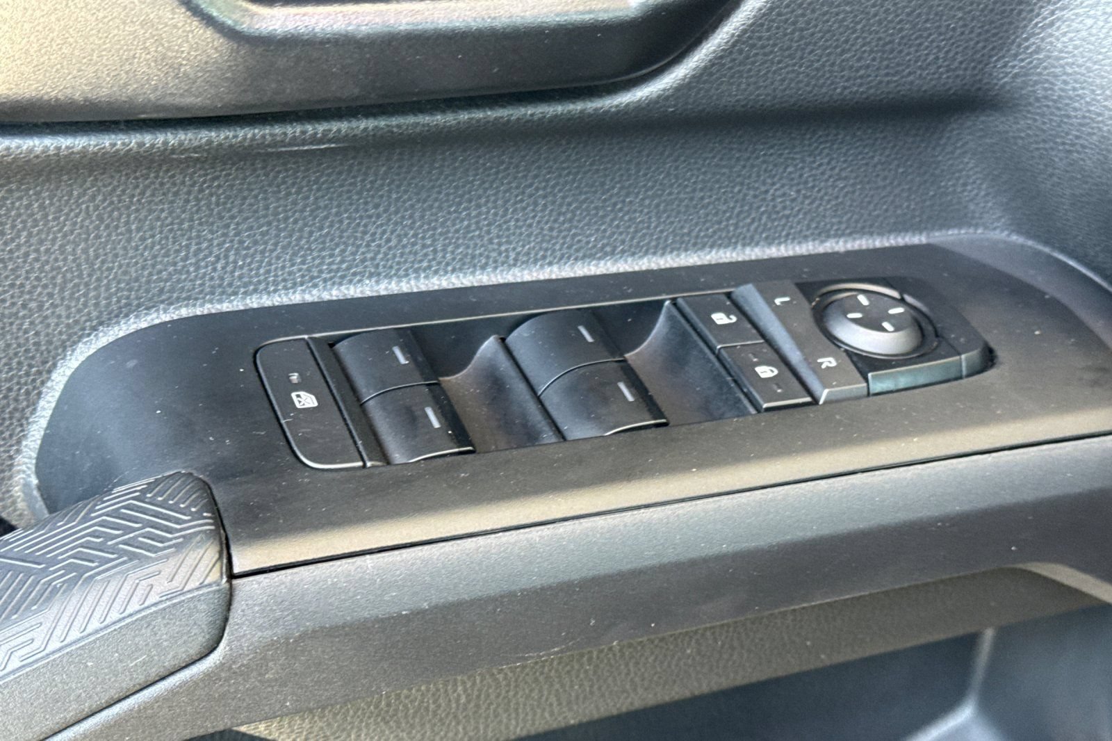 Certified 2024 Toyota Tacoma SR5 AWD/4WD image 15