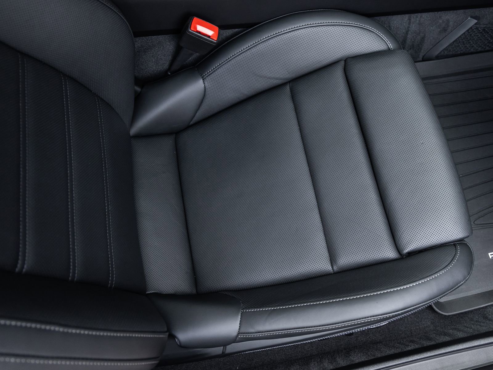 Certified 2026 Porsche 911 Carrera 4 GTS AWD/4WD image 38