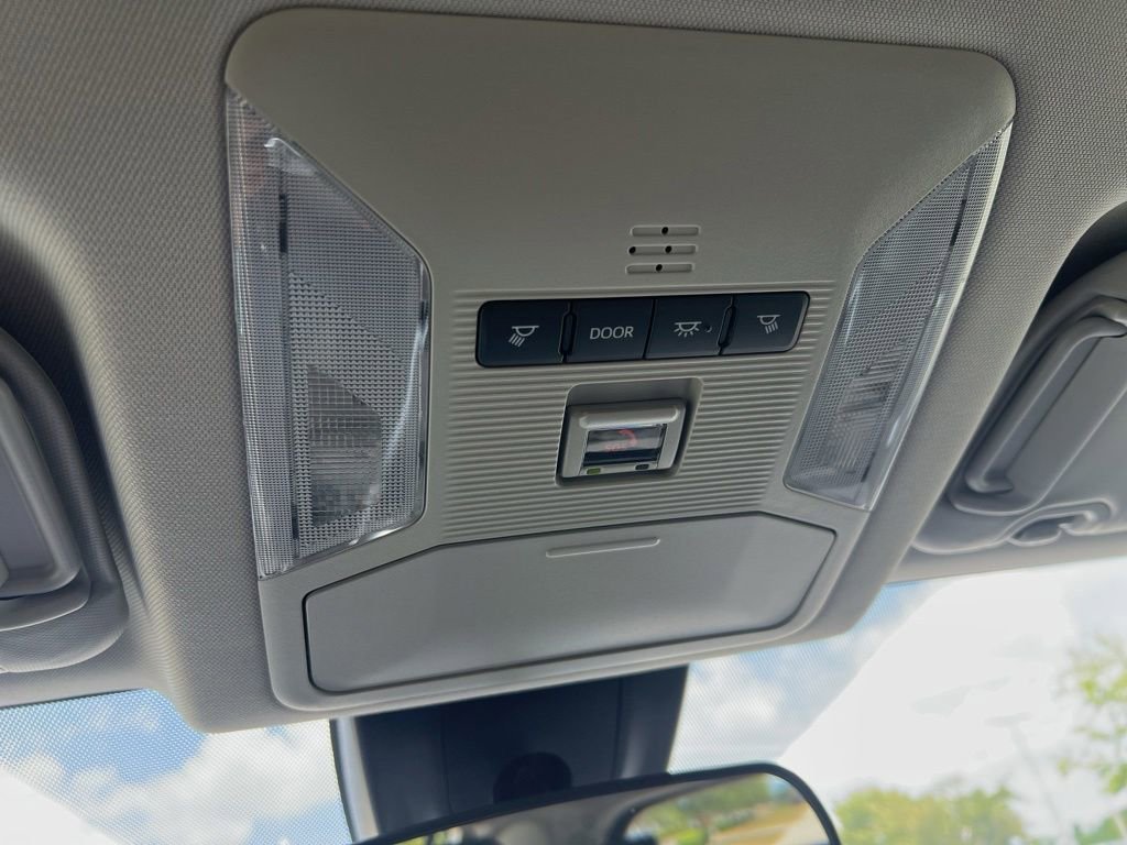 Used 2025 Toyota RAV4 XLE FWD image 61