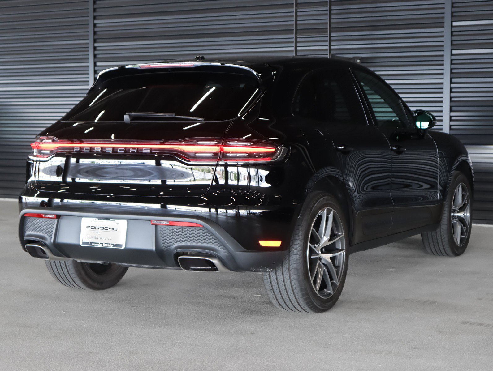 Certified 2023 Porsche Macan AWD/4WD image 10