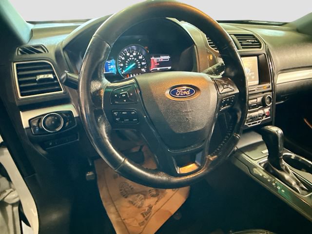 Used 2016 Ford Explorer XLT w/ Equipment Group 202A AWD/4WD image 10