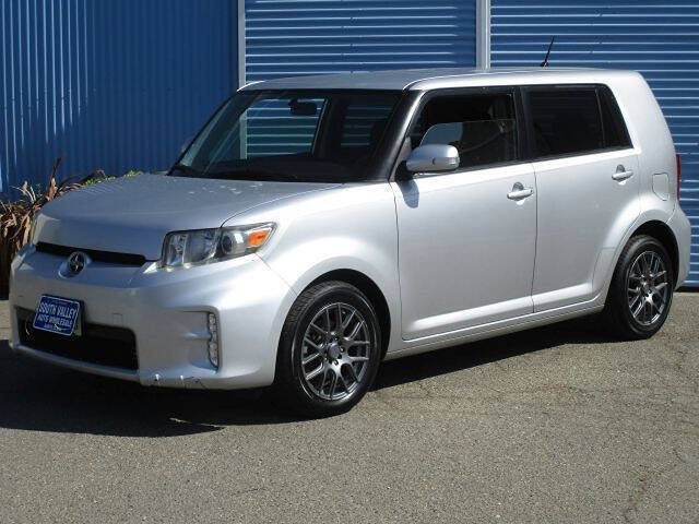 Used 2015 Scion xB FWD image 2