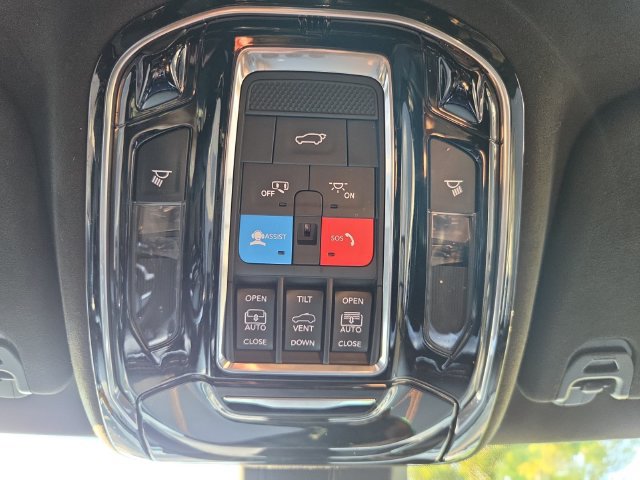 Used 2022 Jeep Grand Wagoneer Series III w/ HD Trailer Tow Package AWD/4WD image 27