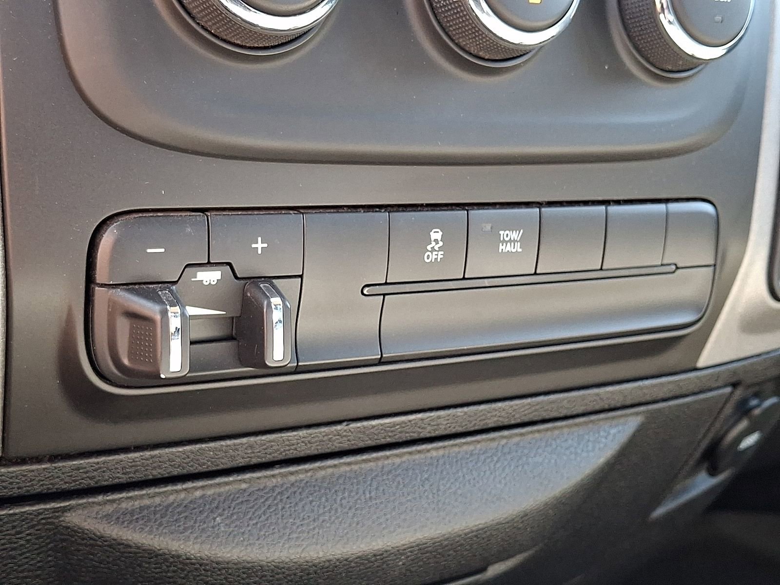 Used 2017 RAM 1500 Express AWD/4WD image 23