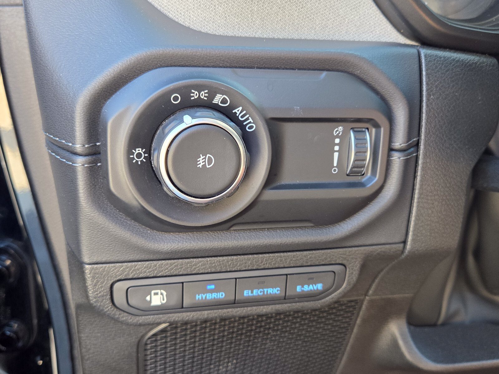 Used 2024 Jeep Wrangler Unlimited Sahara AWD/4WD image 29