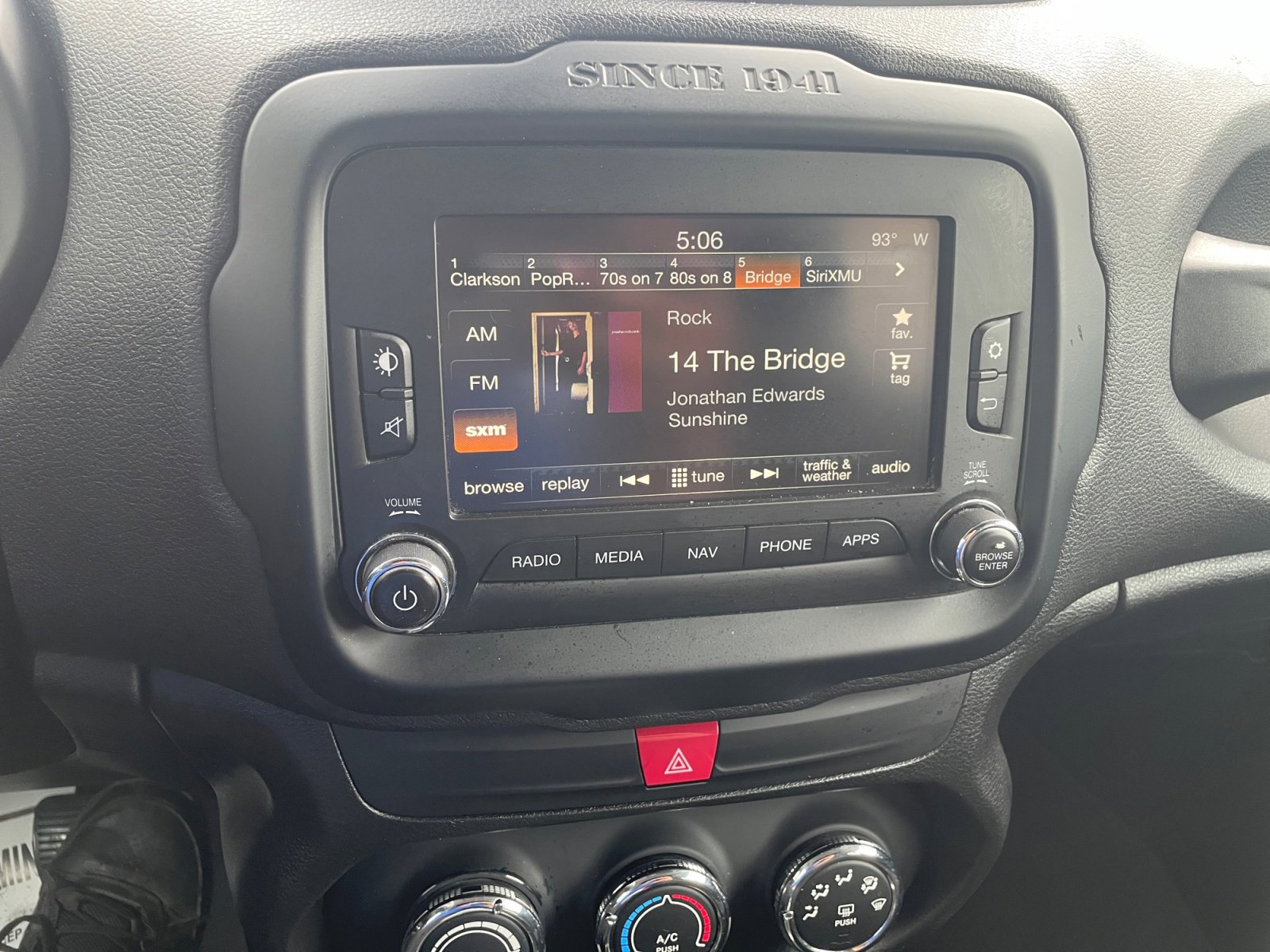 Used 2017 Jeep Renegade Latitude FWD image 22