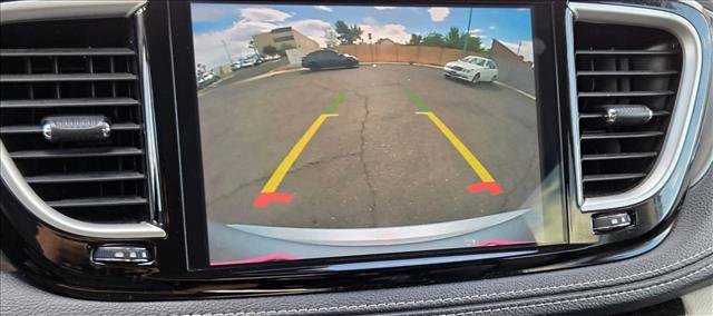 Used 2023 Chrysler Pacifica Touring-L FWD image 12
