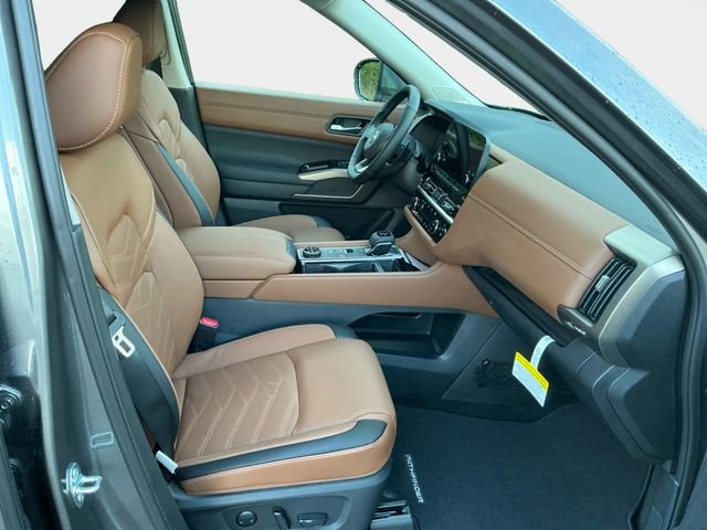 New 2025 Nissan Pathfinder Platinum image 16