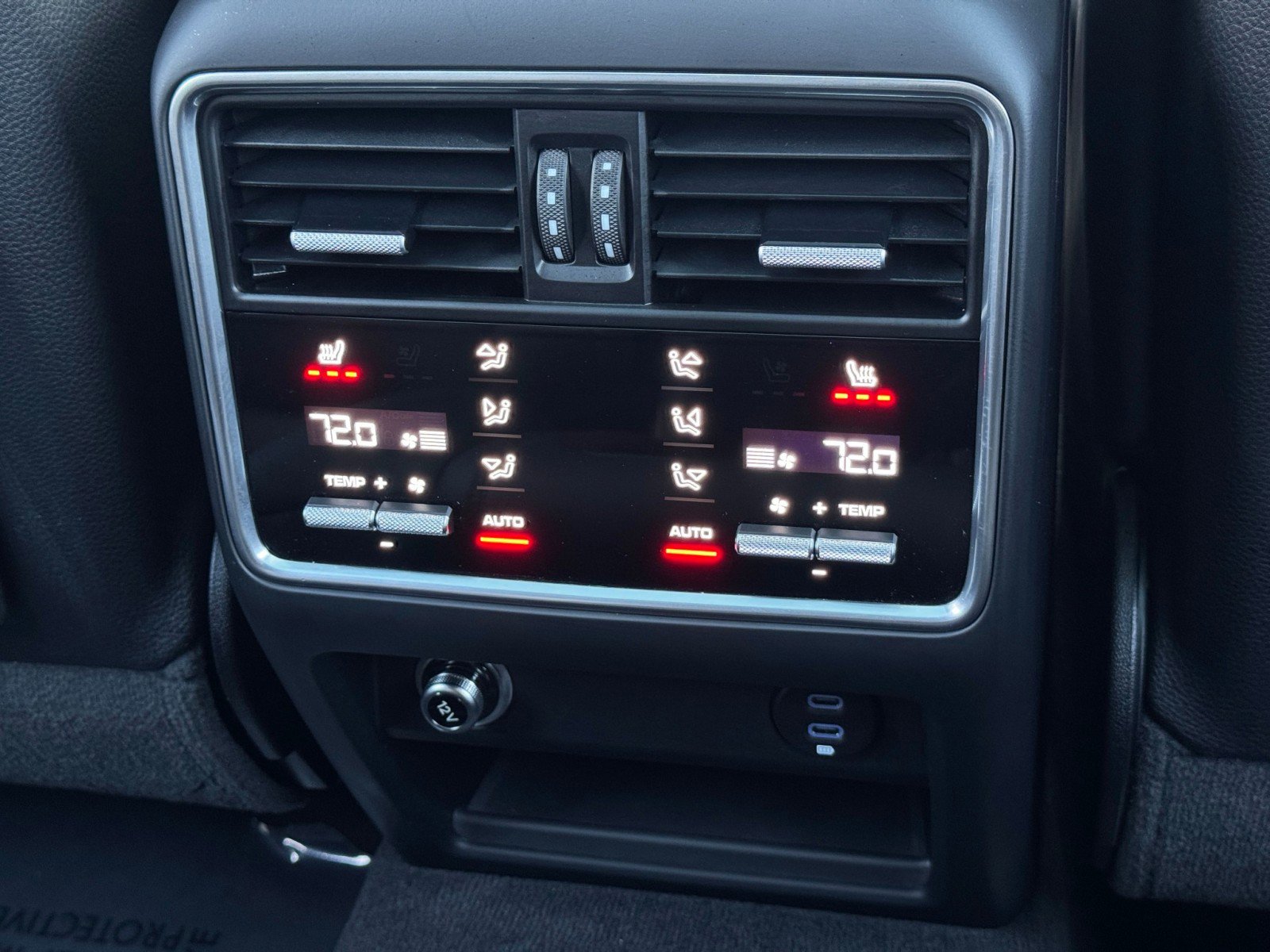 Used 2021 Porsche Cayenne Turbo S image 37