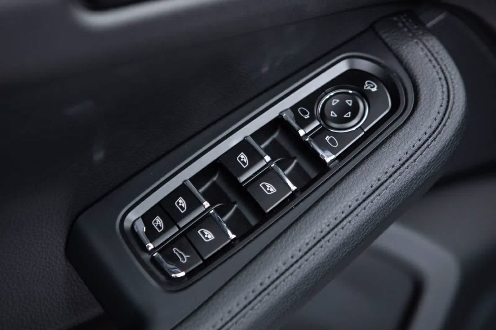 Certified 2026 Porsche Macan S AWD/4WD image 25