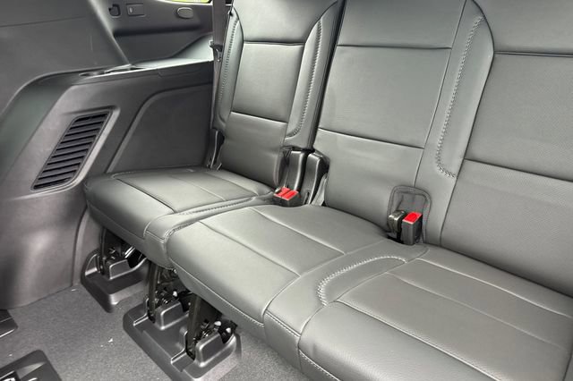 New 2026 GMC Yukon Denali w/ Sun & Power Step Package image 17