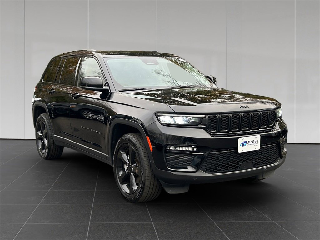 Used 2023 Jeep Grand Cherokee Limited w/ Black Appearance Package image 7