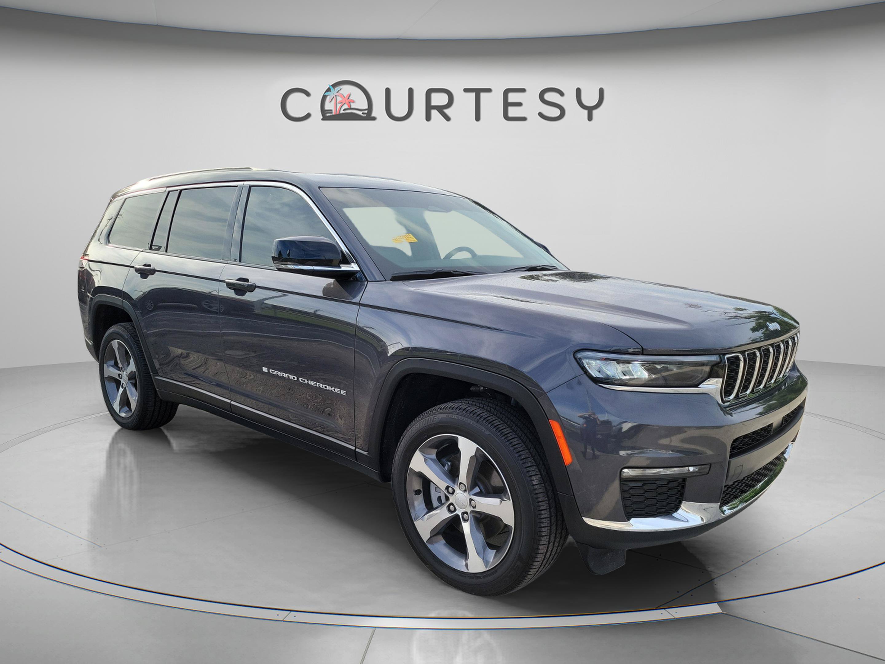 Used 2025 Jeep Grand Cherokee L Limited w/ Trailer Tow Package RWD image 5