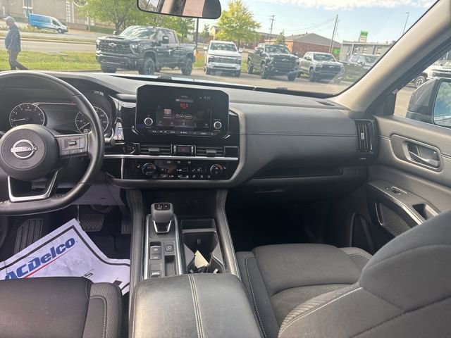 Used 2025 Nissan Pathfinder SV FWD image 32