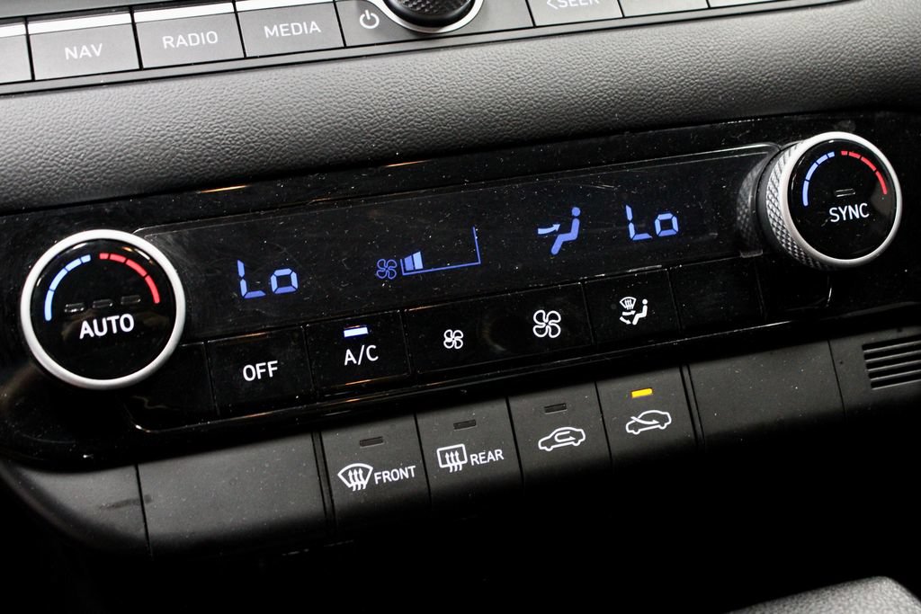 Certified 2024 Hyundai Elantra SEL FWD image 32