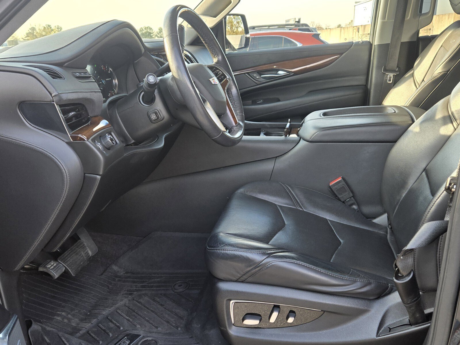 Used 2020 Cadillac Escalade Luxury image 4