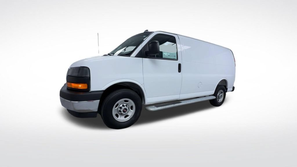 Used 2025 GMC Savana 2500 w/ Driver Convenience Package RWD image 4