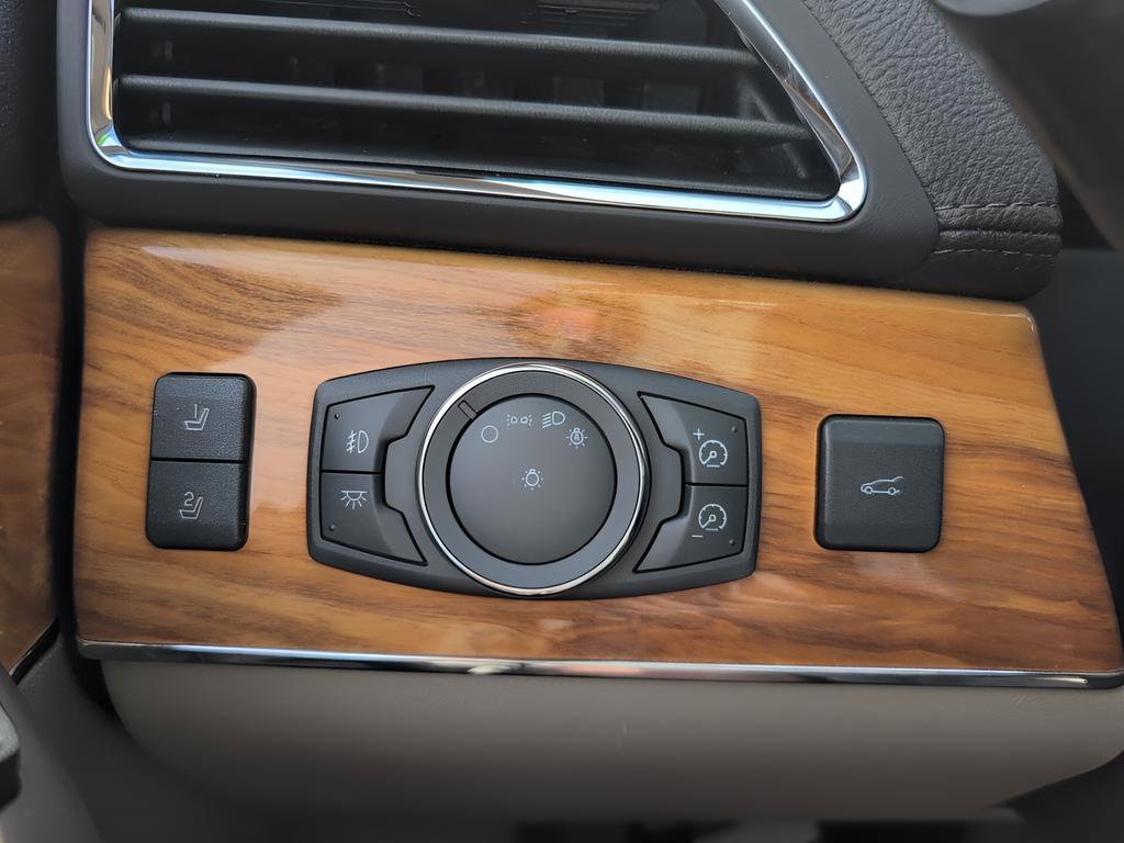 Used 2012 Lincoln MKX AWD image 20