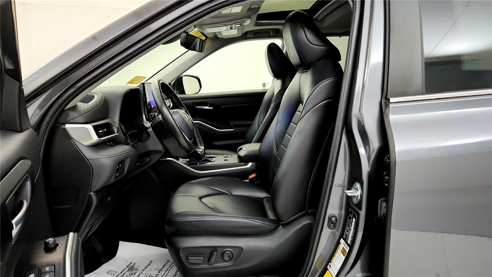 Certified 2023 Toyota Highlander XLE image 38