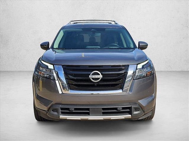 Used 2023 Nissan Pathfinder Platinum image 2