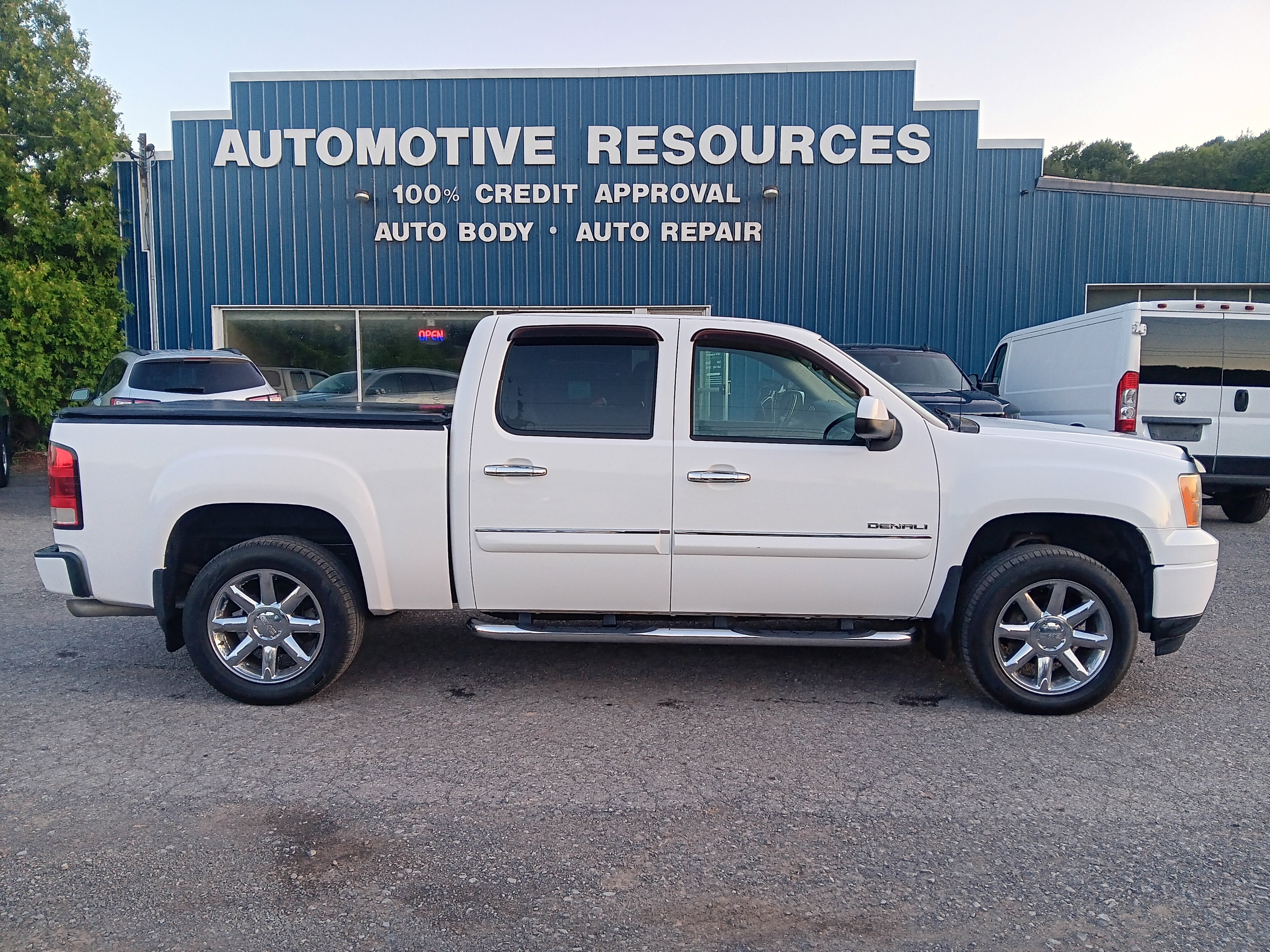 Used 2011 GMC Sierra 1500 Denali AWD/4WD image 6