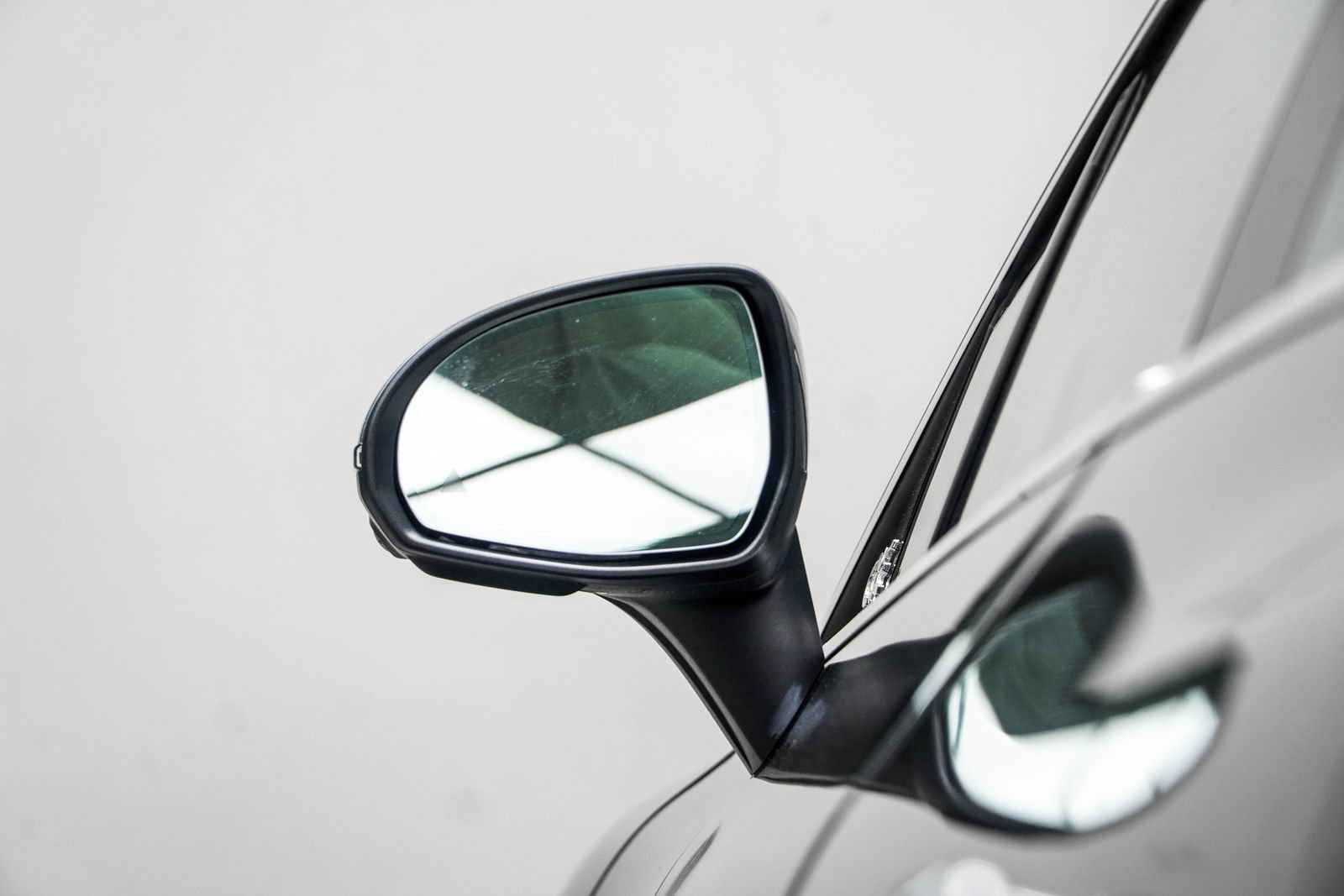 Used 2025 Mercedes-Benz EQE 500 4MATIC Sedan image 16