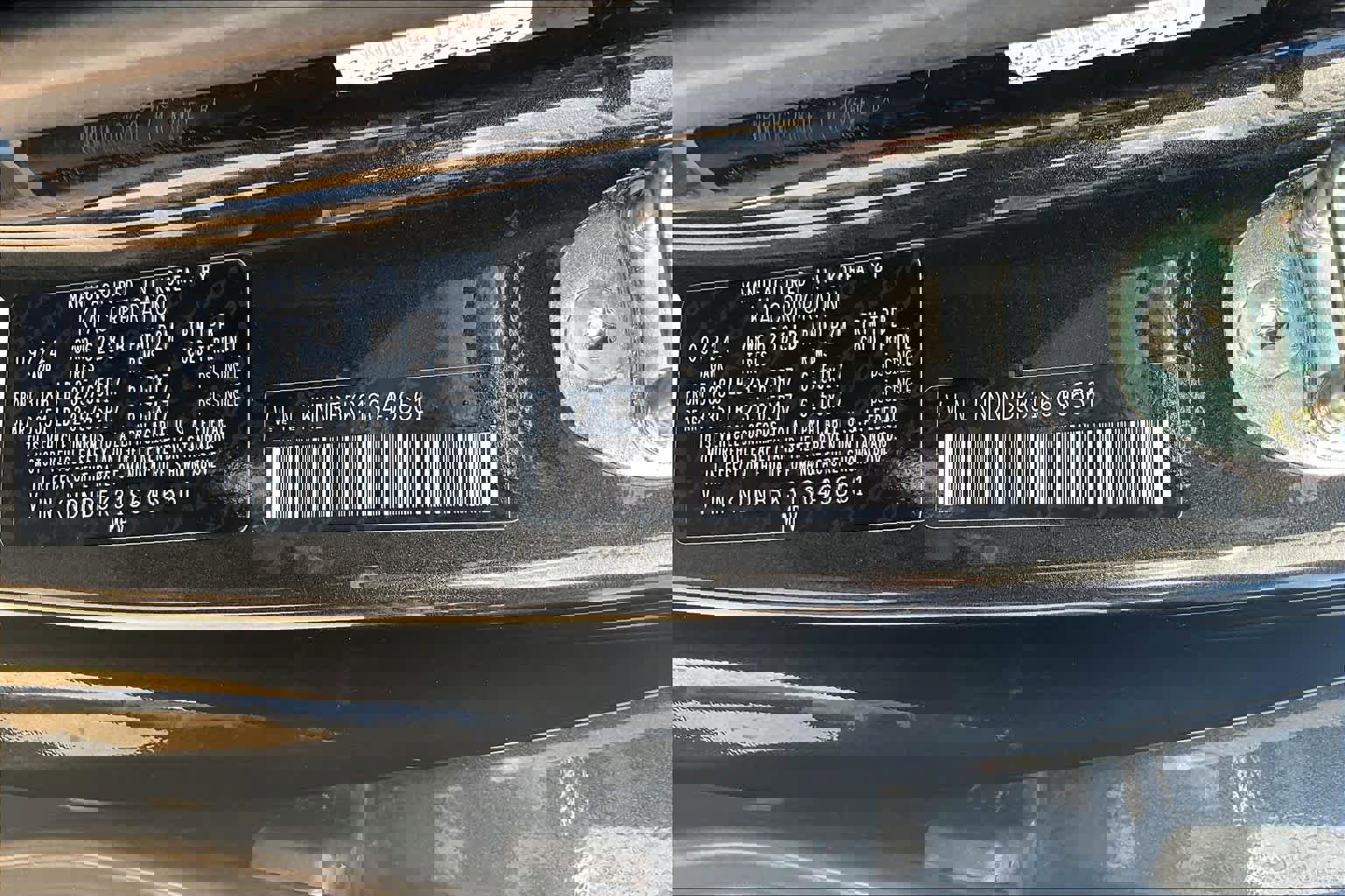 Used 2025 Kia Carnival image 32