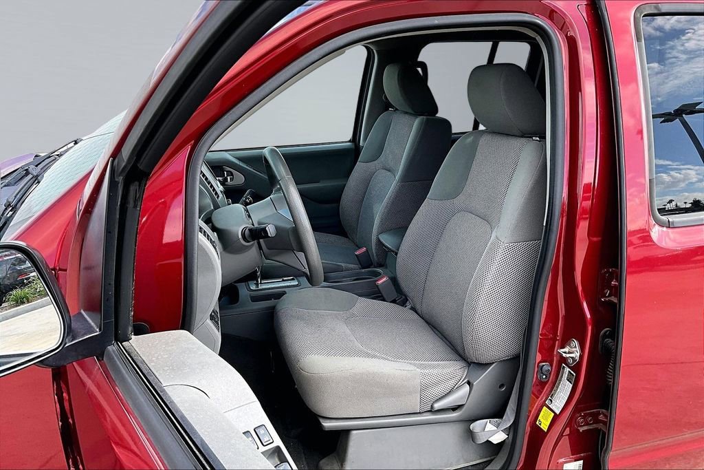 Used 2019 Nissan Frontier SV image 3