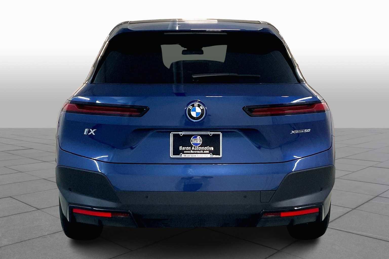 Used 2022 BMW iX xDrive50 w/ Convenience Package image 5