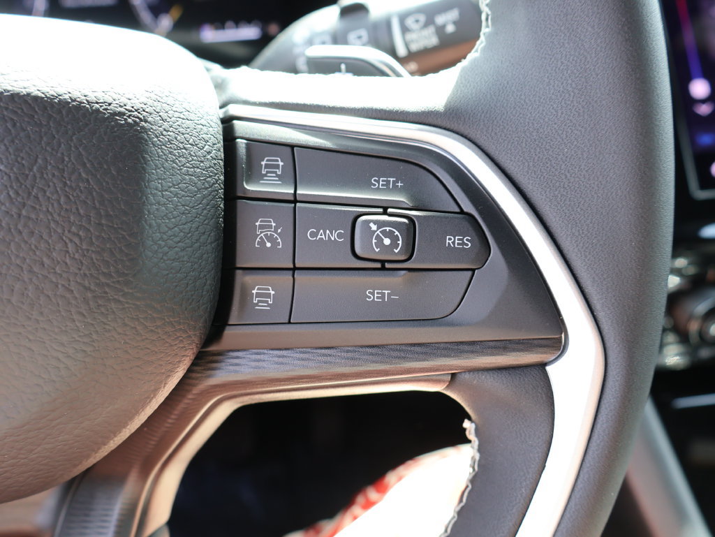 Used 2025 Jeep Grand Cherokee L Altitude AWD/4WD image 29