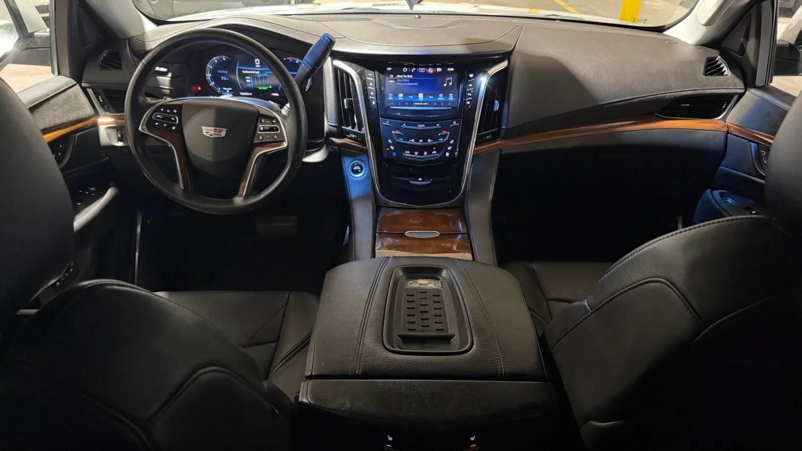 Used 2017 Cadillac Escalade ESV Luxury AWD/4WD image 9