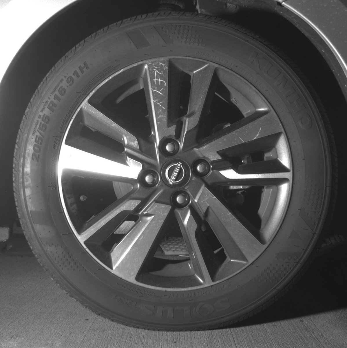 Used 2025 Nissan Versa SV FWD image 12
