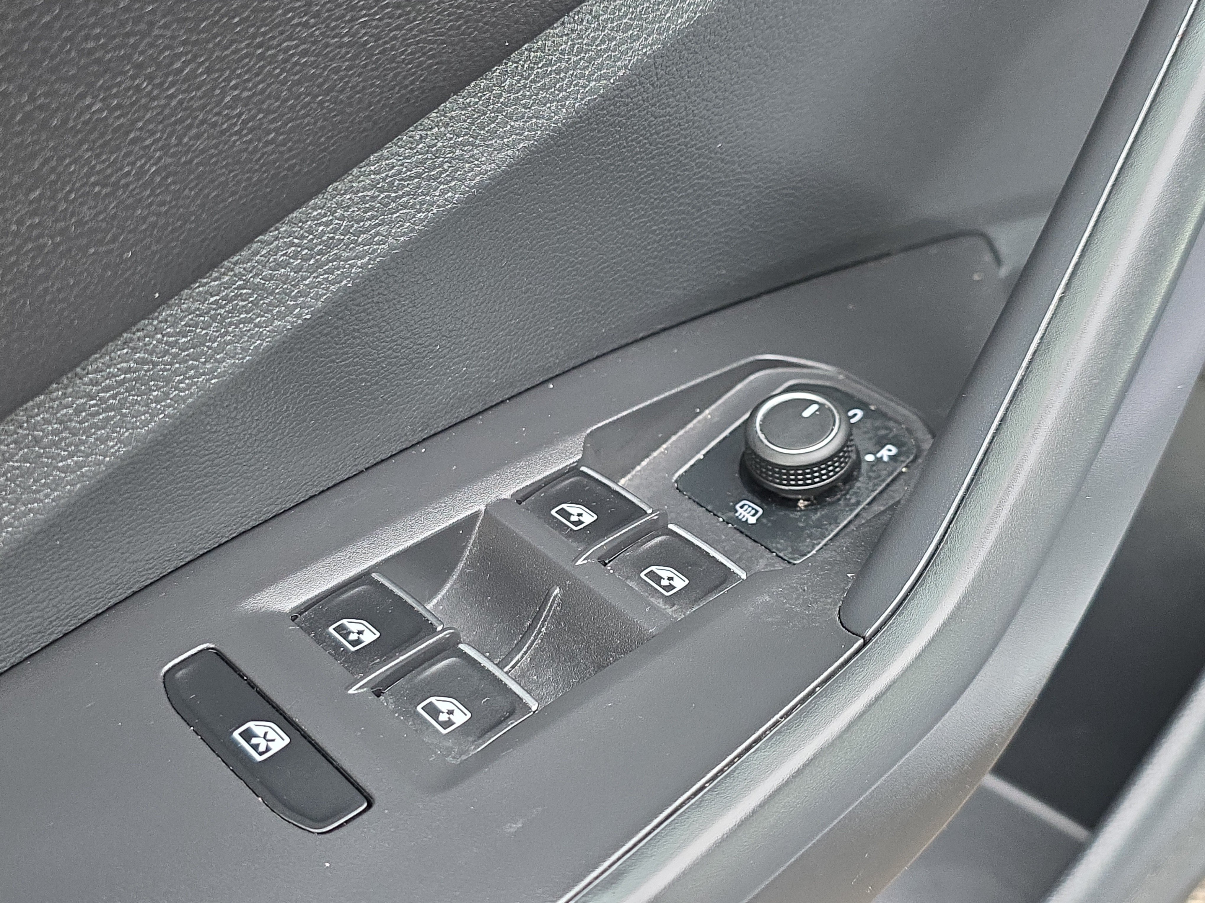 Used 2024 Volkswagen Jetta SE FWD image 22