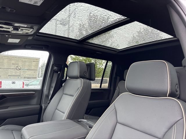 New 2026 Chevrolet Suburban Premier AWD/4WD image 32