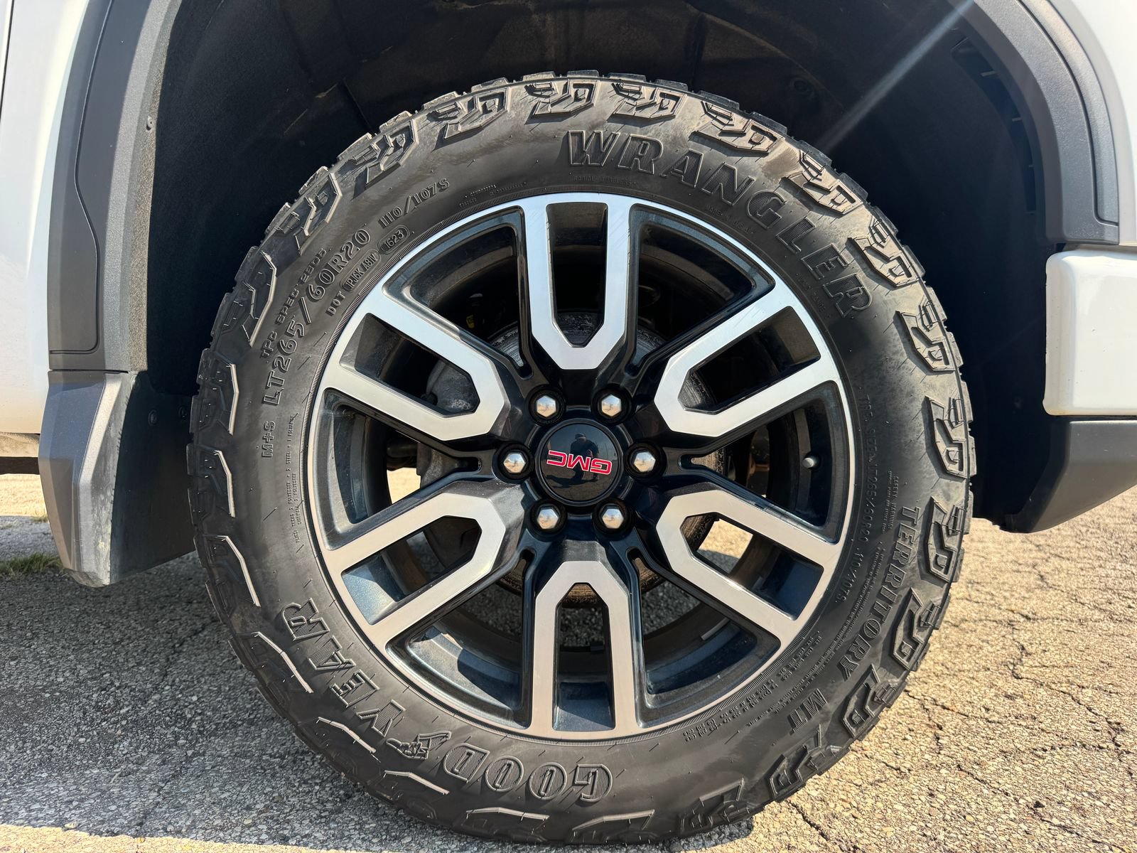 Used 2023 GMC Sierra 1500 AT4 w/ Technology Package AWD/4WD image 37