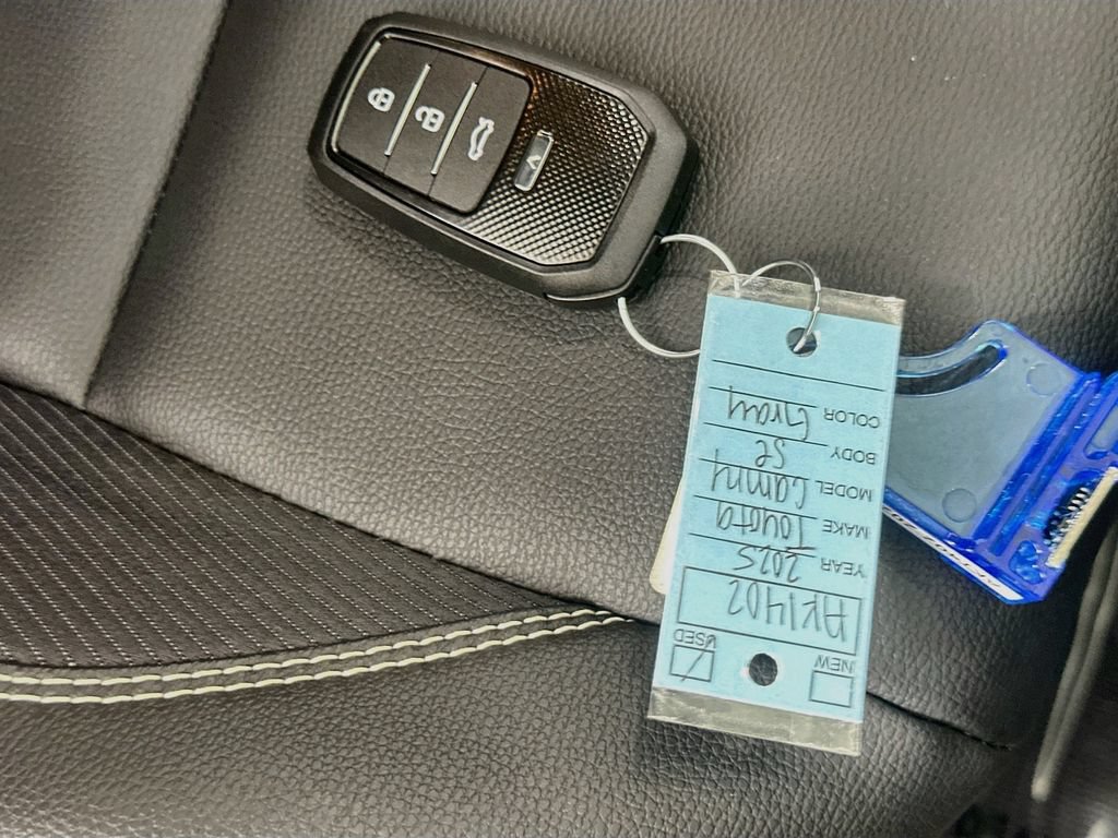 Used 2025 Toyota Camry SE FWD image 34