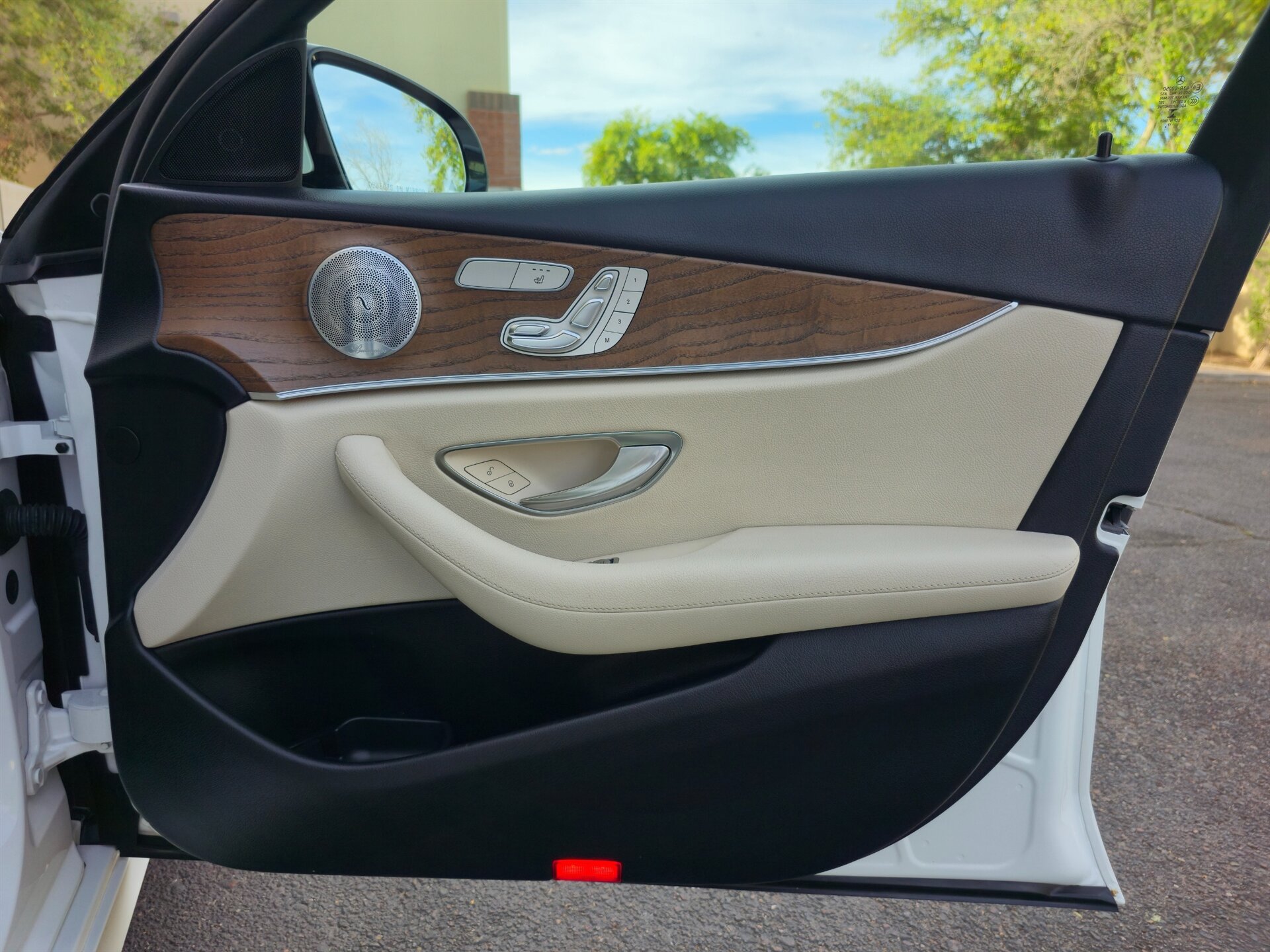 Used 2018 Mercedes-Benz E 400 4MATIC Sedan w/ Premium 1 Package image 22