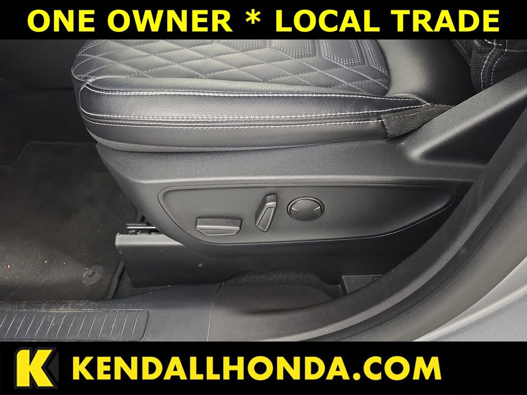 Used 2024 Ford Escape SE w/ PHEV Premium Package image 17