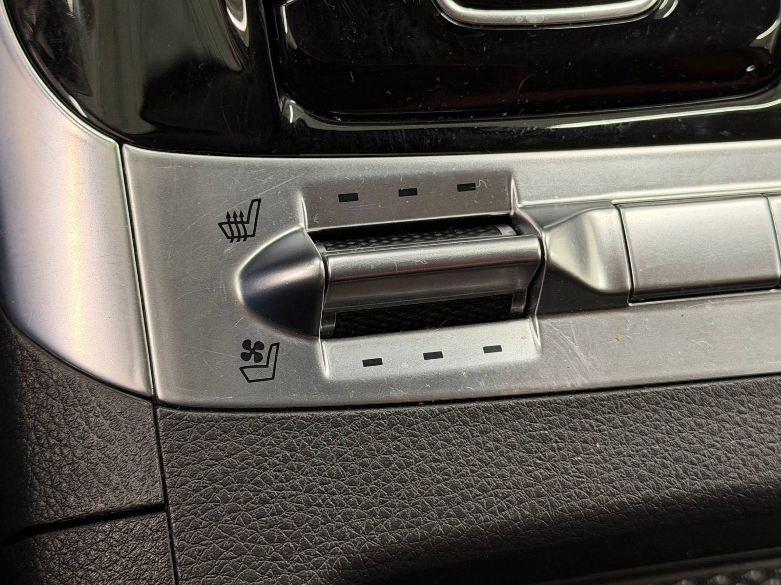 Used 2024 Kia Carnival SX FWD image 32