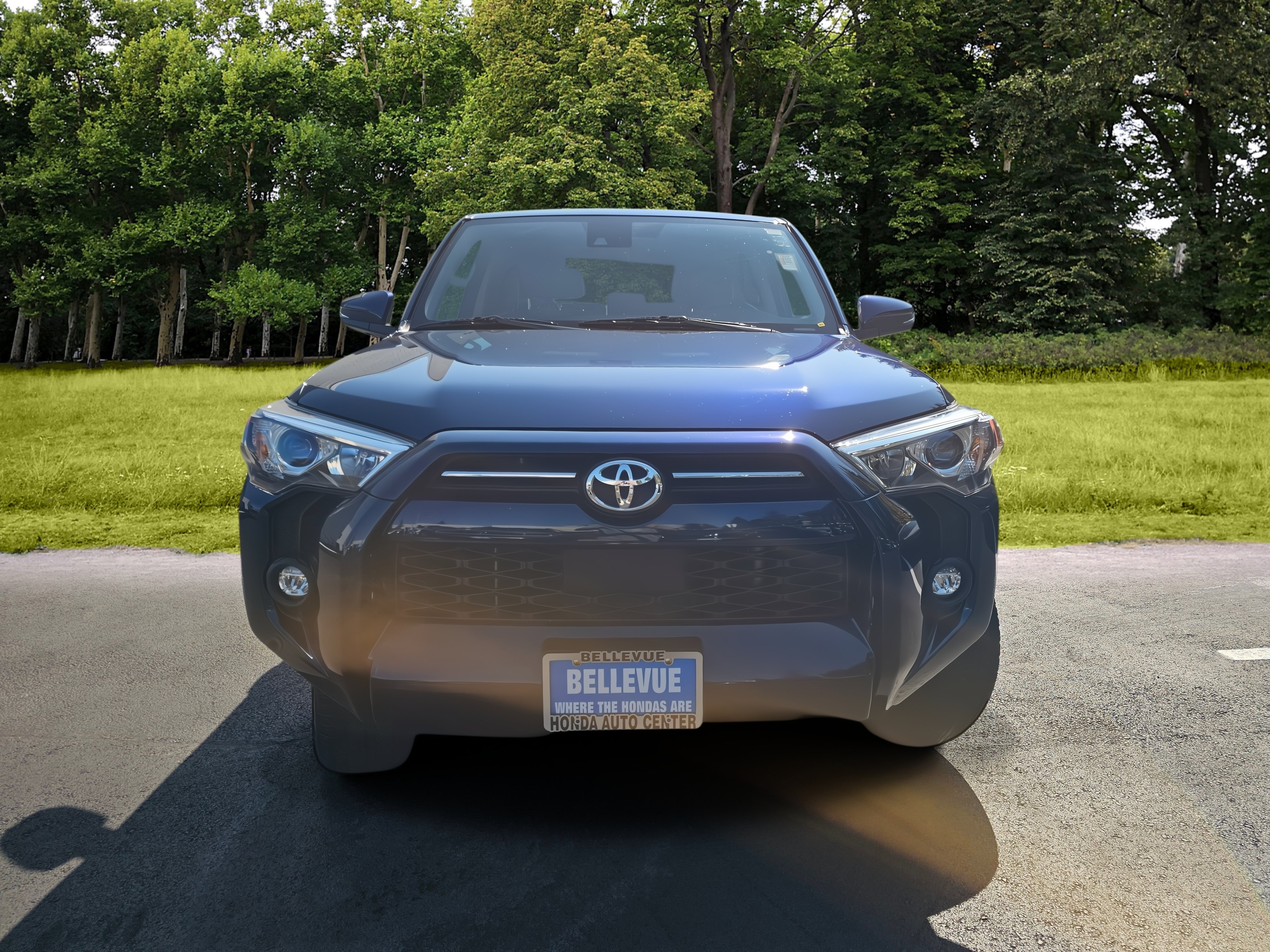 Used 2022 Toyota 4Runner SR5 Premium w/ Moonroof Package AWD/4WD image 2