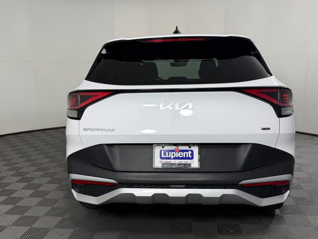 Used 2025 Kia Sportage LX image 4