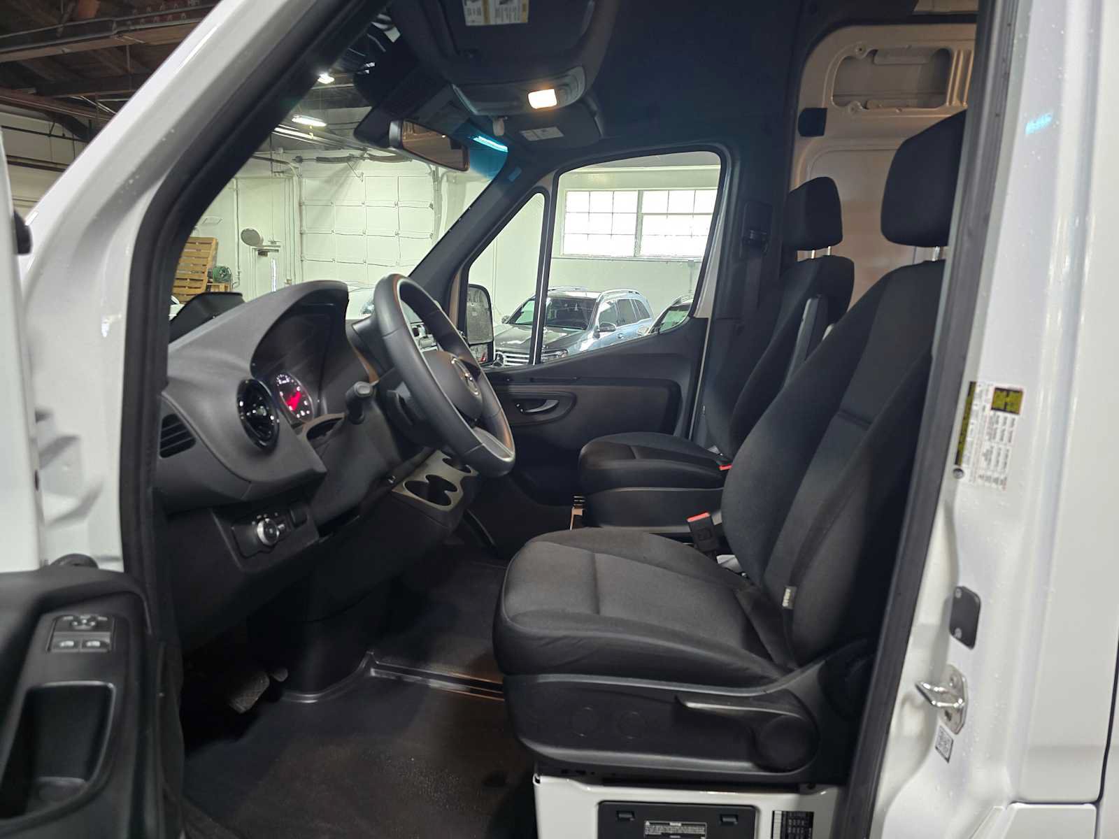 Used 2025 Mercedes-Benz Sprinter 2500 image 21