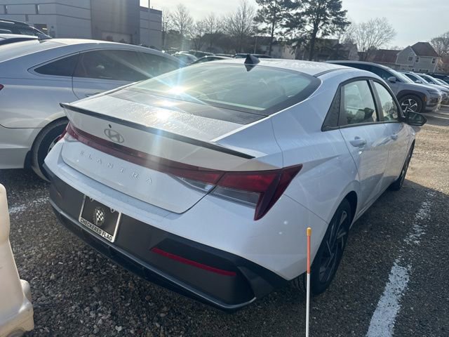 Used 2025 Hyundai Elantra Sport image 9