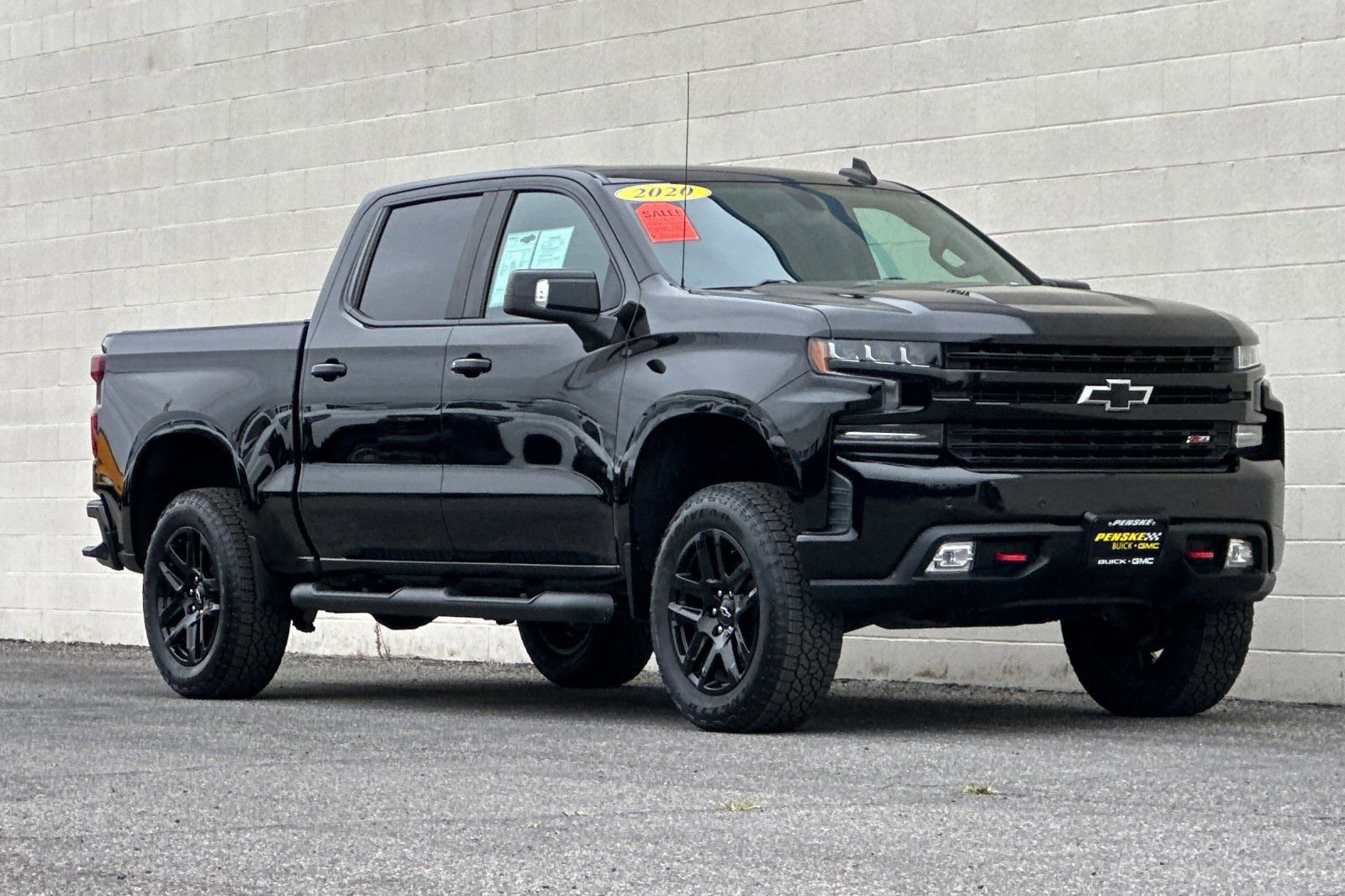 Used 2020 Chevrolet Silverado 1500 LT Trail Boss w/ Midnight Edition AWD/4WD image 2
