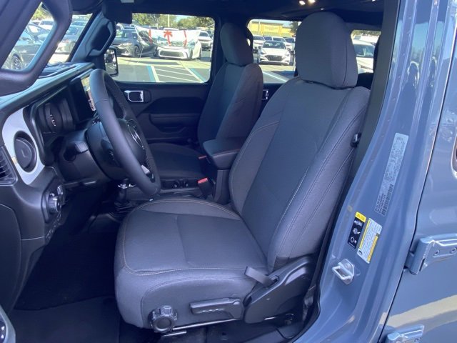 Used 2025 Jeep Wrangler Sport S image 13